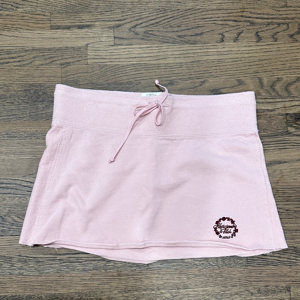 NWT Abercrombie mini skirt